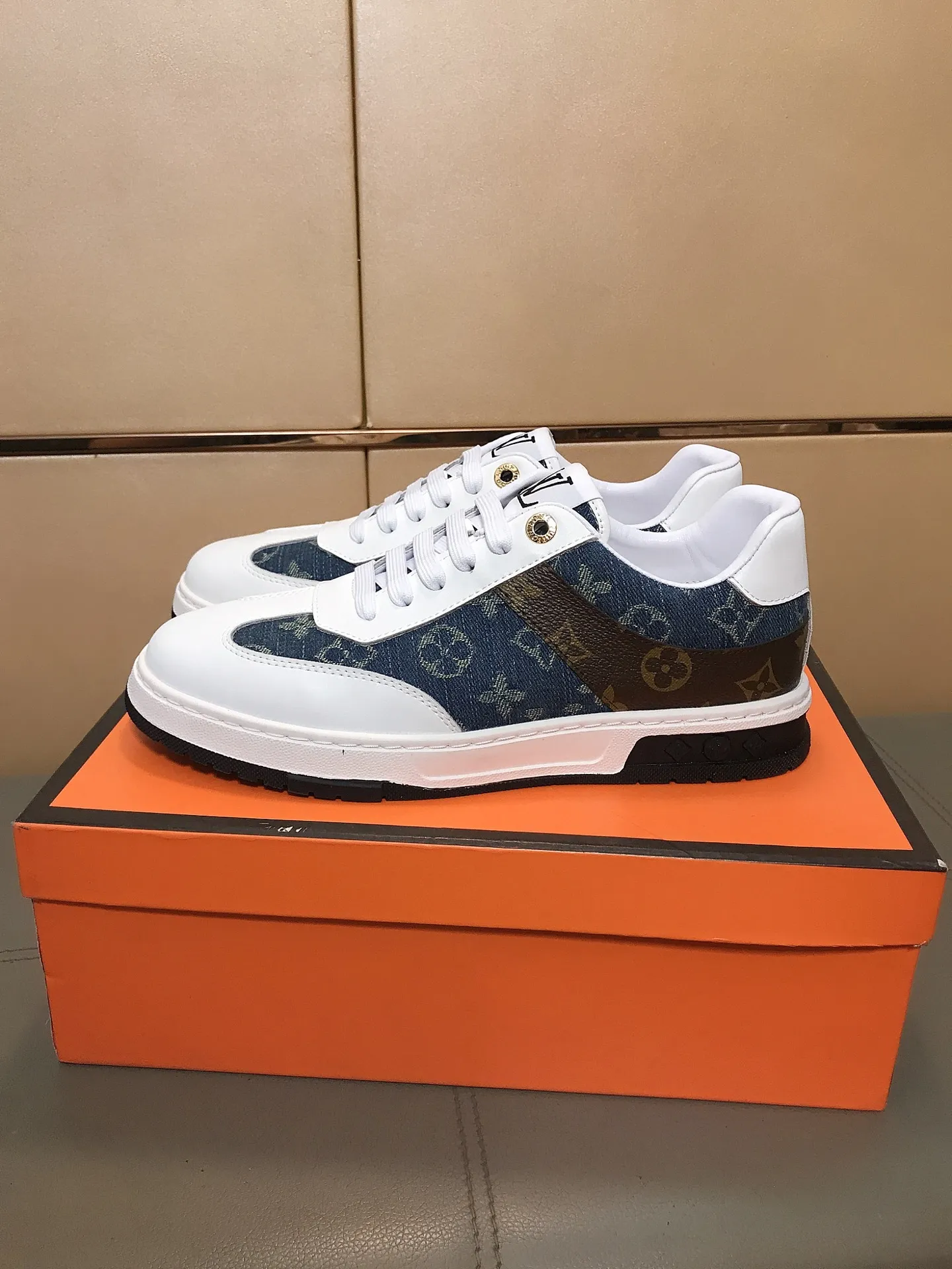 Factory price 400 💰👟👟Louis Vuitton LV ® 🆕New men's casual shoes, 🔛The upper is made of cowhide + brand printed leather splicing design, breathable lining + sheepskin feet, wear-resistant and non-slip outsole, a must-have for driving! Number: 38-44……